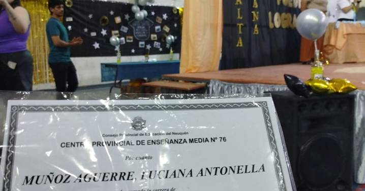 Le entregaron un diploma simbólico a Luciana Muñoz en Neuquén: «Siempre la estamos esperando»