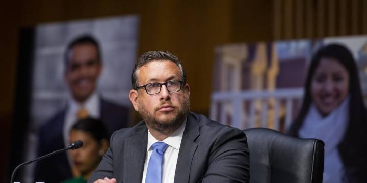 EEUU reduce de 5 años a 18 meses el período máximo de validez de los permisos de trabajo para migrantes