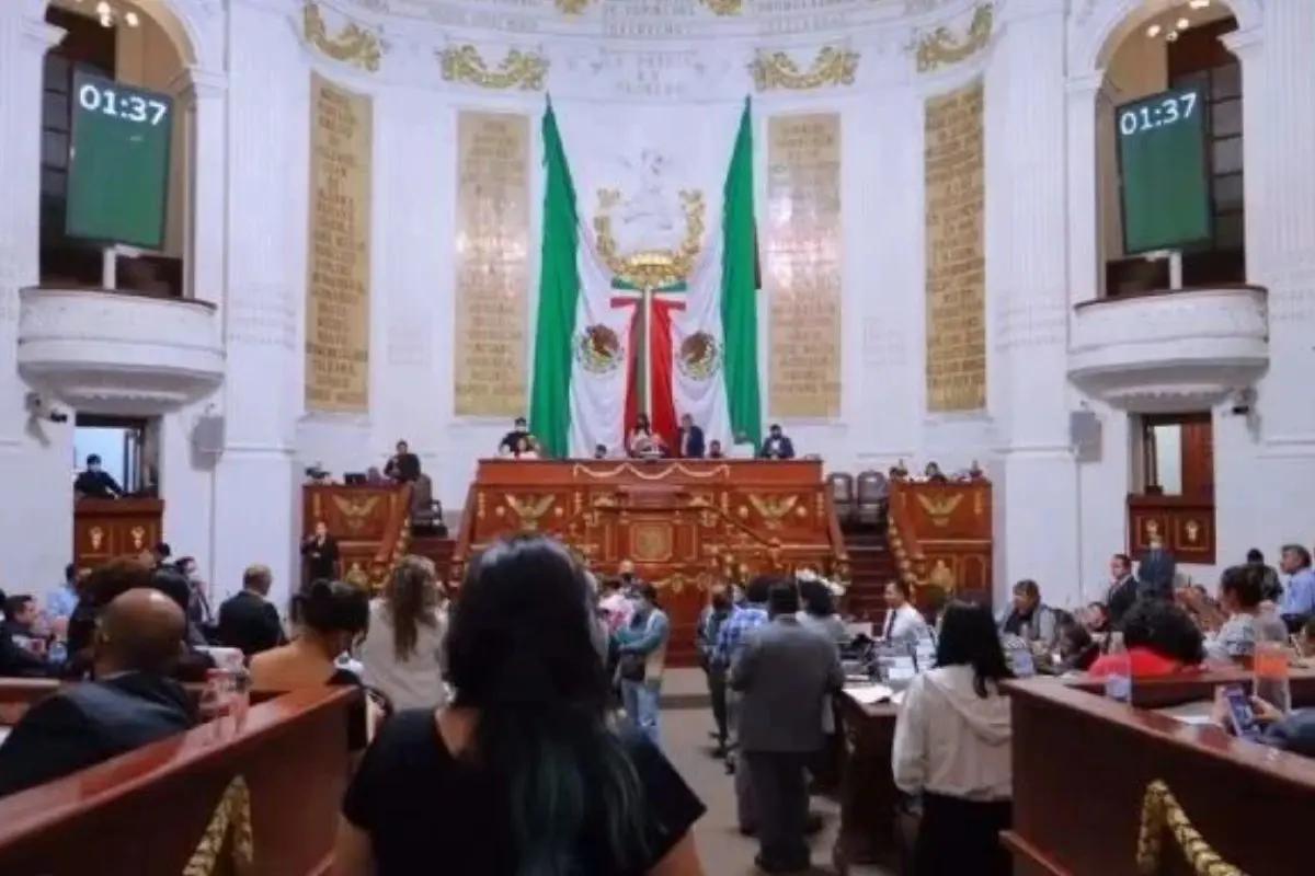Morena consolida mayoría en el Congreso CDMX con cuatro diputados del PVEM que regresan a ...