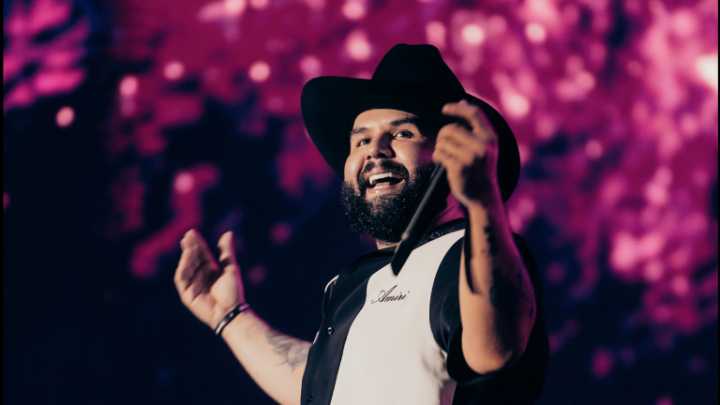 Comparte Carín León un adelanto de ‘Chapayeka’, su nuevo proyecto