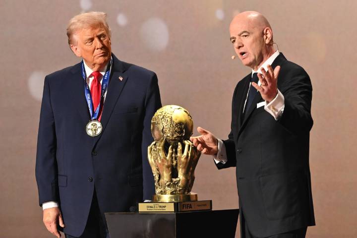 La FIFA entrega a Trump el Premio de la Paz de recién creación