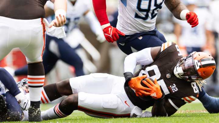 Browns vs. Titans predictions, odds: Who wins NFL Week 14 game?