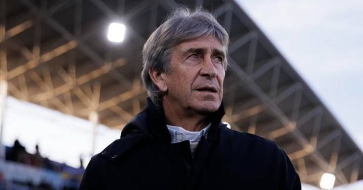El enfado de Manuel Pellegrini tras la dura derrota del Betis: “Inventan un penal para estirar más el marcador”
