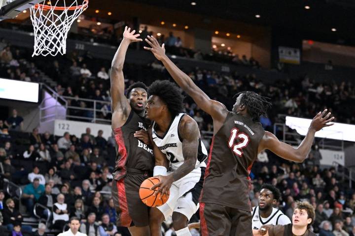 Deadspin | Jamier Jones, Jaylin Sellers lead Providence past cross-town foe Brown