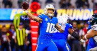 Chargers sobreviven al caos y derrotan en OT al campeón Eagles