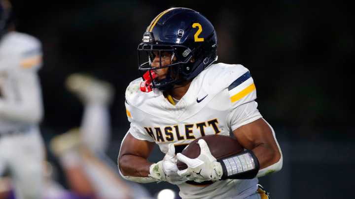 Lansing area football standouts sign with Division I programs