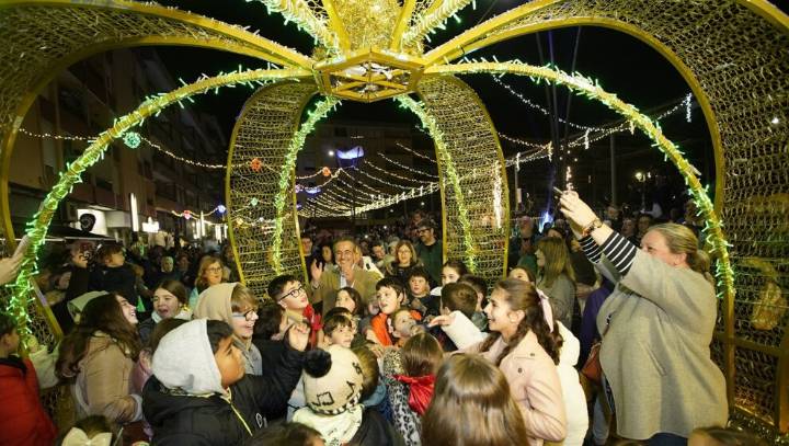 La Navidad llega al municipio con la pista de hielo del Parque de Cros como principal atractivo