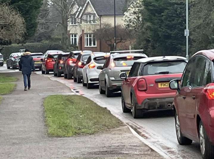Calls for answers on 'continuing traffic chaos' around Kenilworth | Local News 