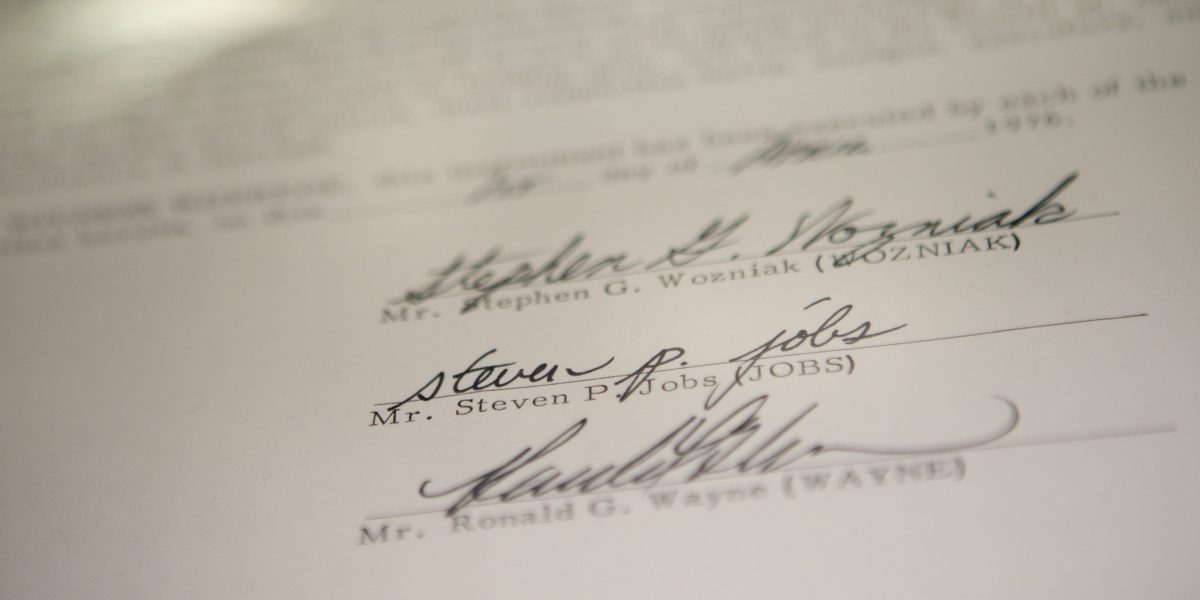 Apple cofounder Ronald Wayne sold his 10% stake for $800 in 1976—today it’d be worth up to $400 billion