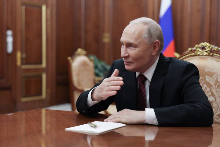 Expresa Putin su apoyo al Gobierno venezolano en una conversación telefónica con Maduro