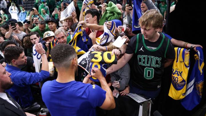 Celtics owner dishes dig at Warriors fans in odd comparison