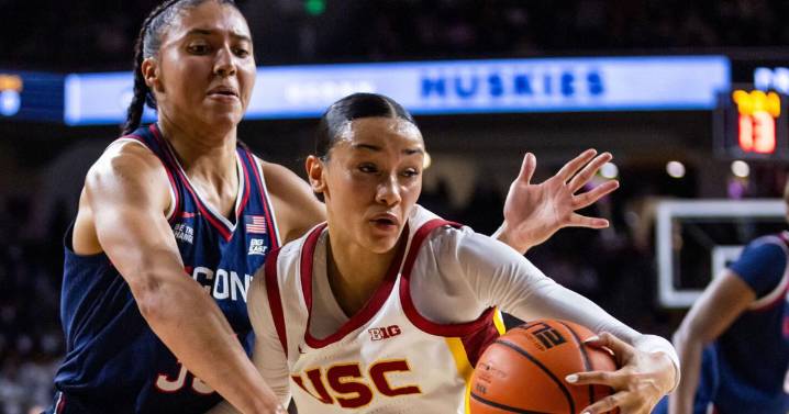Women's Top 25: No. 1 UConn tops 16th-ranked Southern California