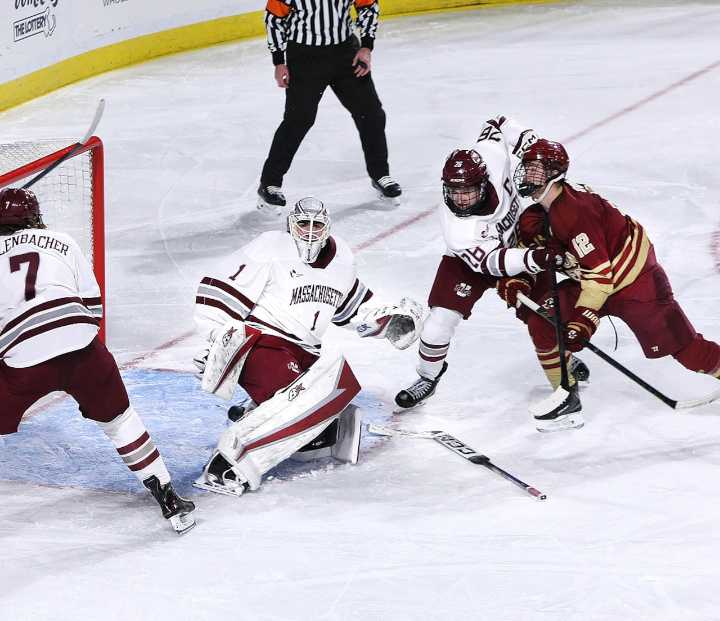 UMass men’s hockey’s late rally not enough against Northeastern