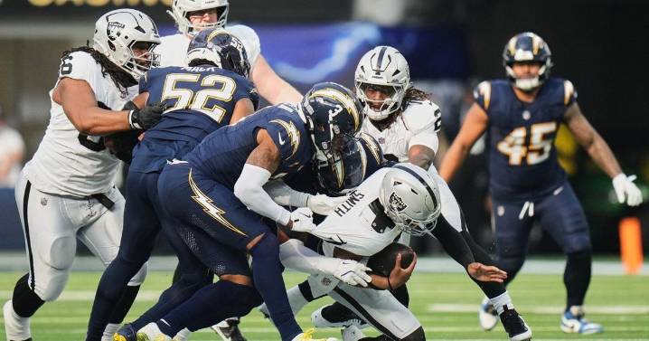 Struggling Raiders offense looks largely the same in first game under interim coordinator Greg Olson