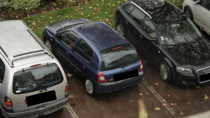 Mennonite Man's Car Spotted in Liquor Store Parking Lot