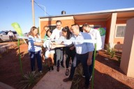 Valdés entregó 20 viviendas en Liebig y anunció otra 40