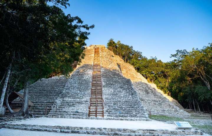 Reabren escalinata de la zona arqueológica de Nohoch Mul