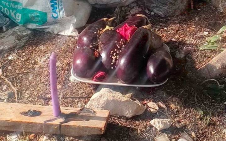 Hallan objetos de brujería y santería en cementerio de Pixoy, Yucatán