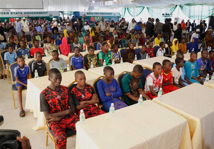 100 schoolchildren abducted in Nigeria are released but more are still held