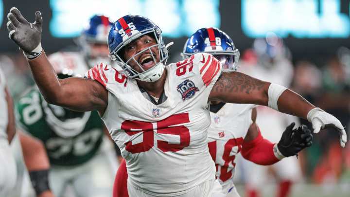 Who is Packers' new defensive end Jordon Riley?