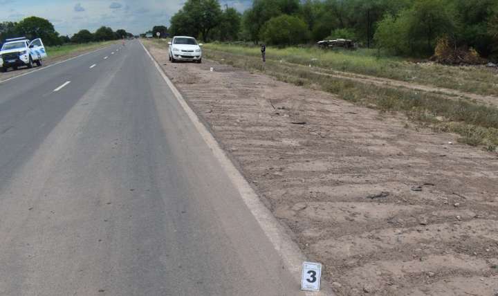 Un hombre alcoholizado despistó y volcó con su camioneta en la Ruta 81