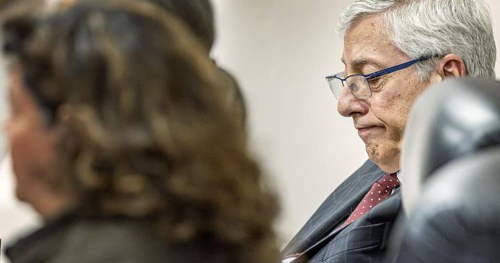 Santa Fe City Manager Mark Scott to resign Jan. 1 after dramatic council meeting