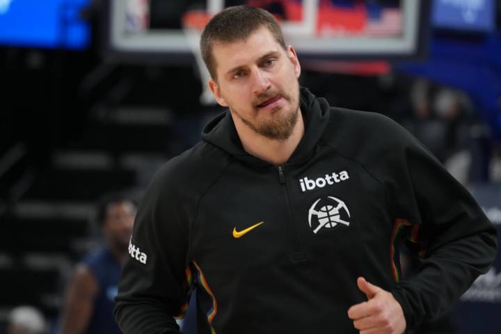 Jokic firma 29 puntos, 20 rebotes y 13 asistencias pero los Nuggets caen contra los Mavs