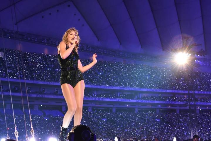 Taylor Swift Fans Notice New ‘Reputation’ Lyrics on Apple Music: ‘If He Calls Me a B