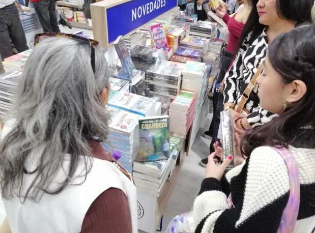 FIL de Guadalajara ya tiene en venta ‘Grandeza’, el nuevo libro de AMLO