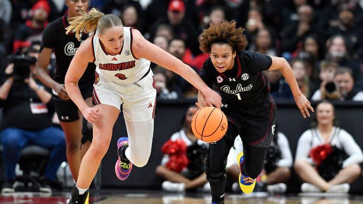 No. 3 South Carolina outlasts No. 22 Louisville in ACC/SEC Challenge