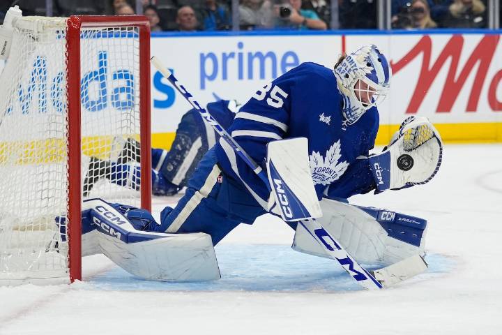 Hildeby records first shutout as Maple Leafs defeat Lightning 2