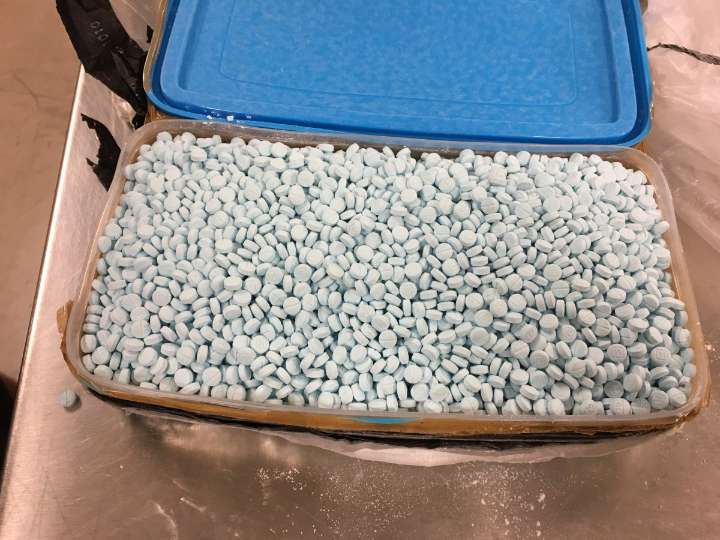DEA incauta más de 1 millón de pastillas de fentanilo en Los Ángeles