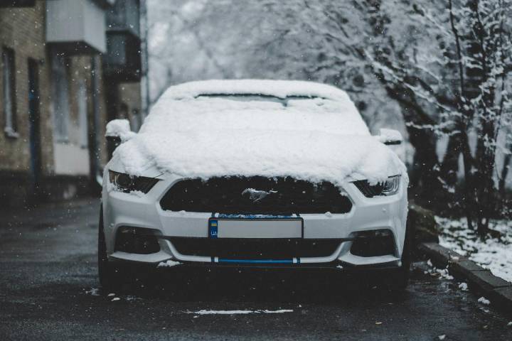 Are You Legally Required to Remove Snow from Your Vehicle in Indiana & Kentucky Before Driving?