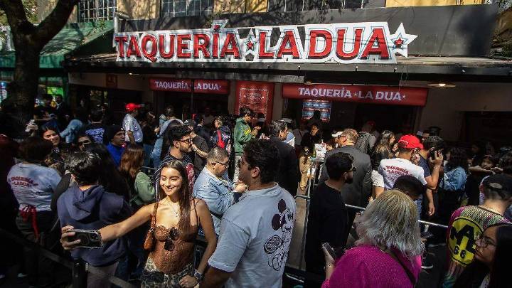 Taquería La Dua: cientos de fans en CDMX abarrotan la activación de la cantante