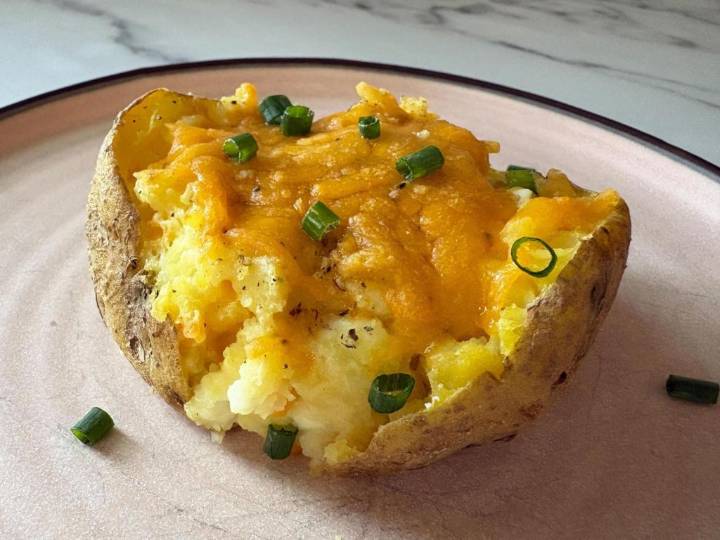 The Kitchn: This 1-ingredient upgrade for baked potatoes makes them impossibly fluffy – Chicago Tribune
