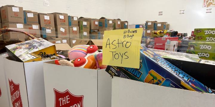 Tucson toy store donates hundreds of toys to children amid closure