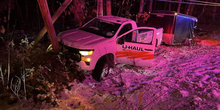 Two people hurt after Dixmont crash