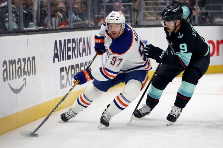 Oilers Celebrate McDavid's Hat Trick In 9