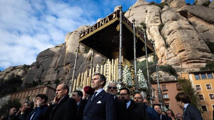 La Virgen de Montserrat de Sevilla visita a la Moreneta acompañada de 300 cofrades