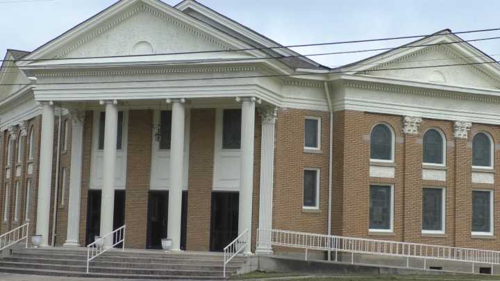 Sulligent Community Church holds clothing drive