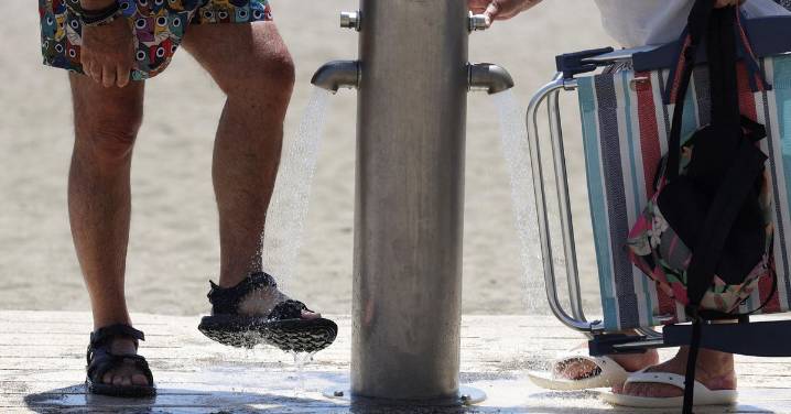 Este verano el agua de los lavapiés de La Malagueta en Málaga será salada