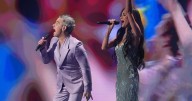 Robbie Williams y Nicole Scherzinger presentan el nuevo himno oficial de la FIFA “Desire” durante el Sorteo del Mundial 2026