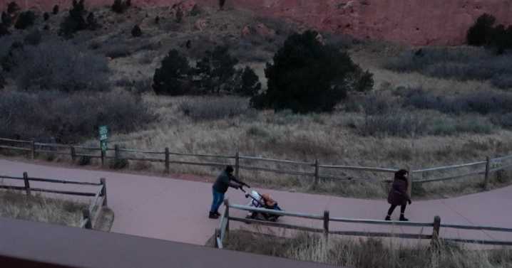 Cold weather doesn't stop some frigid visitors from exploring the Garden of the Gods