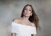 Jennifer Lopez deslumbró con un vestido cubierto de cristales en una boda en India