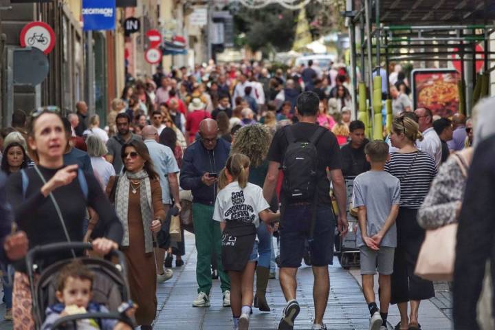Santa Cruz de Tenerife llega a los 212.080 habitantes y las mujeres son mayoría