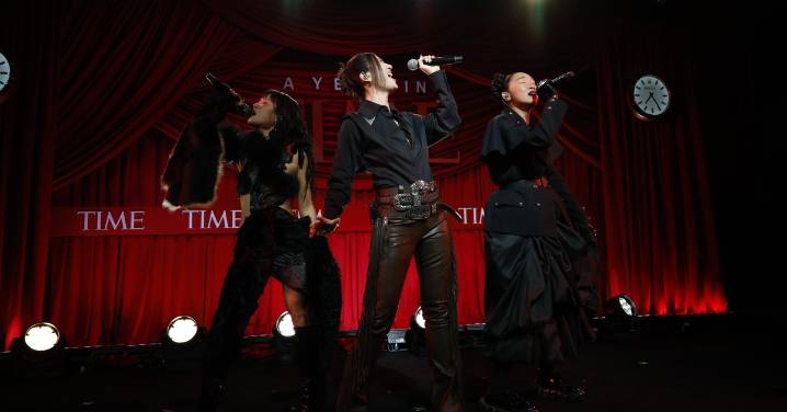 Huntr/x From 'KPop Demon Hunters' Live