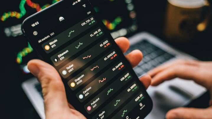 Más de la mitad de los argentinos quieren que los bancos permitan invertir en criptomonedas