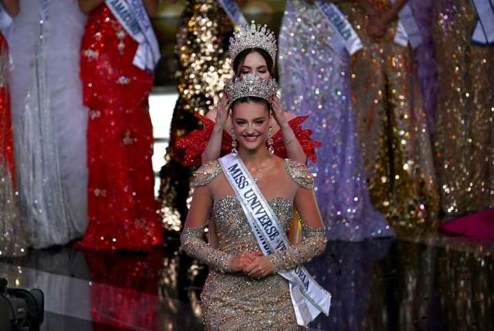 Venezuela elige reina de belleza en medio de la tensión militar con EEUU