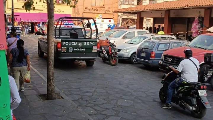 Balean a un hombre frente al mercado municipal de Yecapixtla