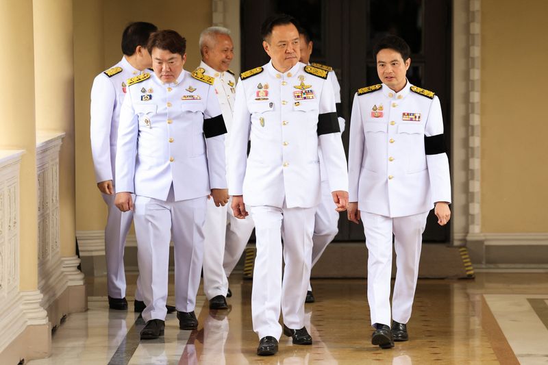 Thai PM sets course for early election amid border and parliamentary unrest